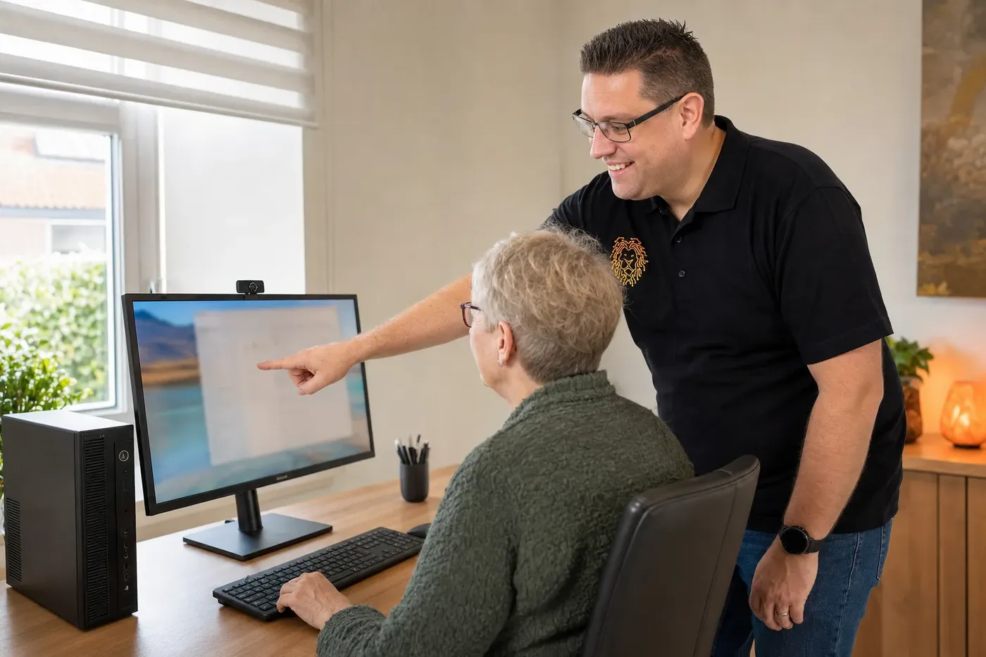 Onderhoud aan een computer bij een klant thuis